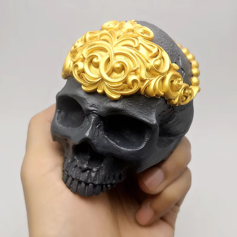 Candle. Queen - High-Quality Silicone 3D Queen Skull Candle/Resin